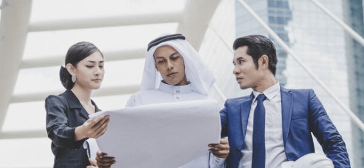 خبير: توظيف الأقارب يضر بالمنشأة حتى لو كانت عائلية