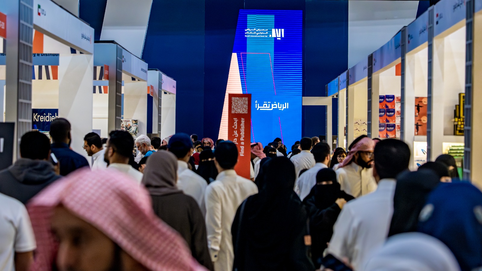 إقبال واسع من الزوار على معرض الرياض الدولي للكتاب
