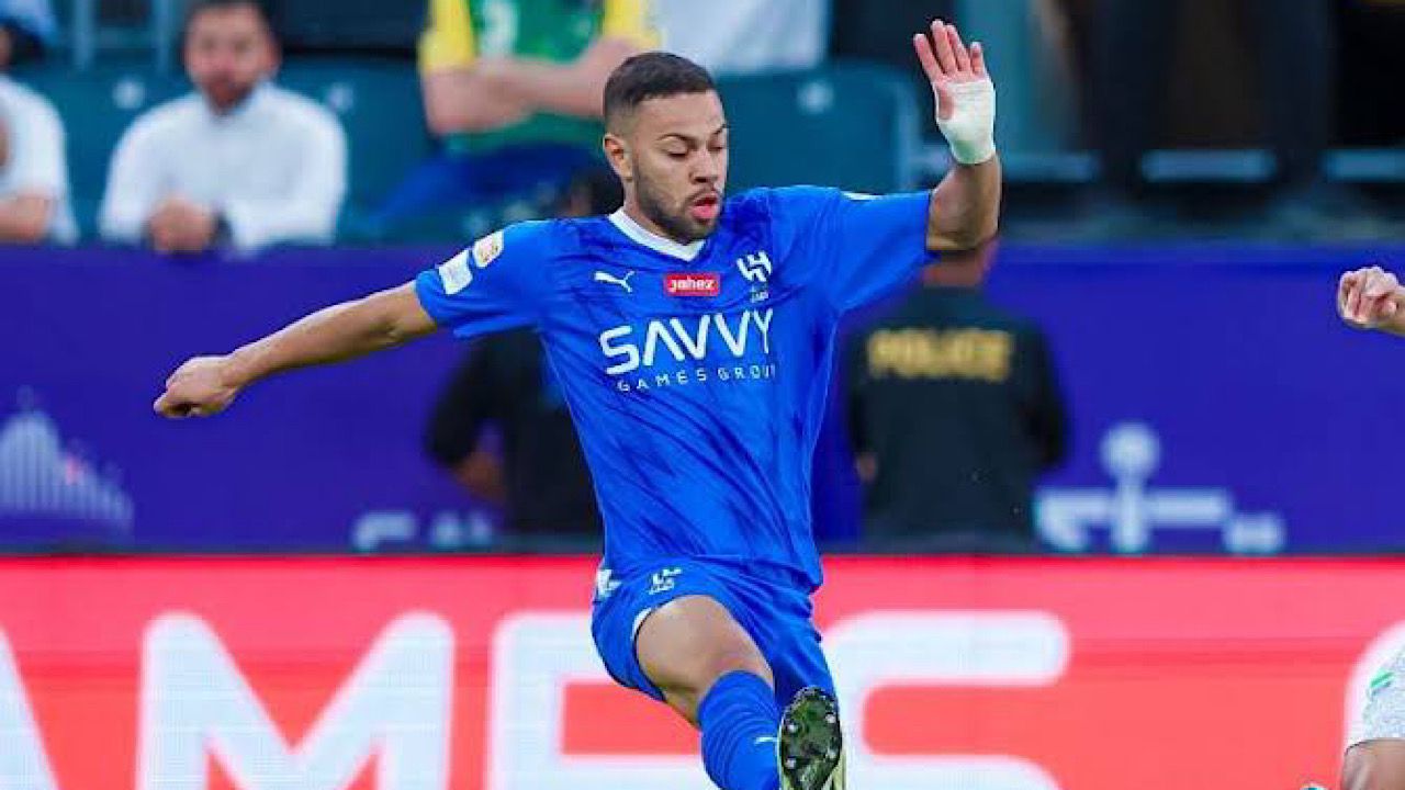 سعيد العويران يكشف تفاصيل خلافه مع الفنانة أحلام .. فيديو