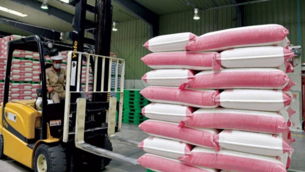 نيمار يلتقي يمشجع صغير في منزله ويحتفل بيوم ميلاده .. فيديو