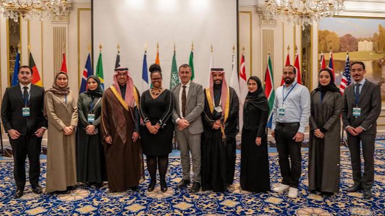 البليهي يرد على صديقه الذي قدّره بعمر 25 عاماً: كذا تعجبني واحترمك .. فيديو