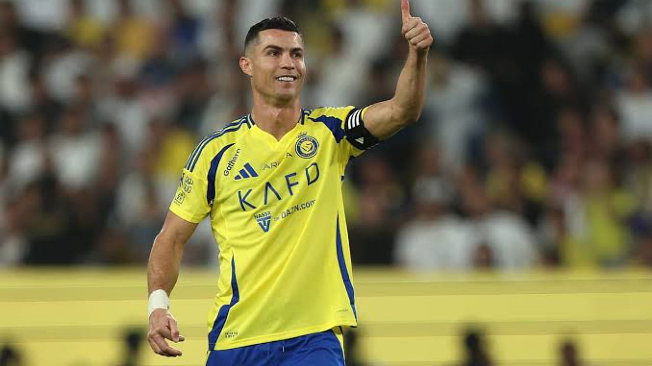 نيمار يغادر للبرازيل ليحتفل بعيد ميلاد إبنته .. صورة