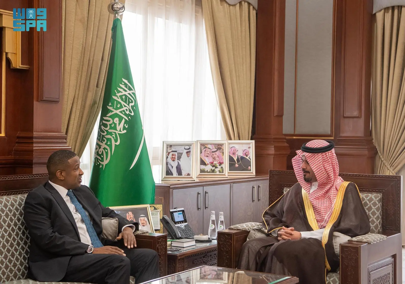 أمير منطقة المدينة المنورة يستقبل القنصل العام لجمهورية كينيا بجدة