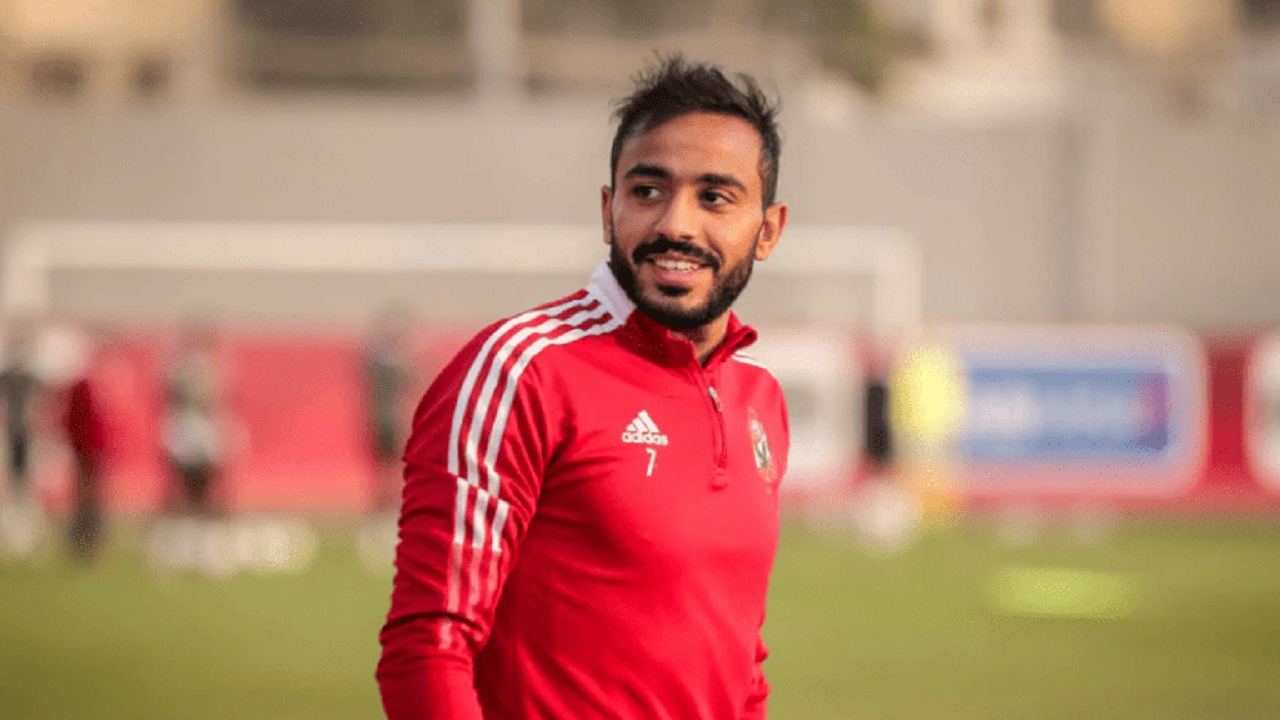 أمانة الرياض تصادر 20 ألف رتبة وشعارات عسكرية وتغلق محلين مخالفين