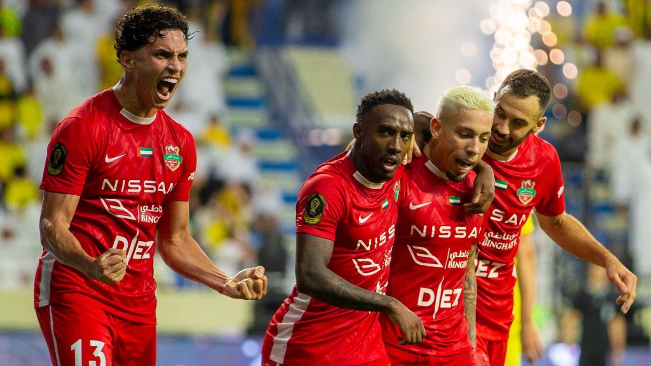 صراع بين ليفربول وميلان لضم لاعب جزائري