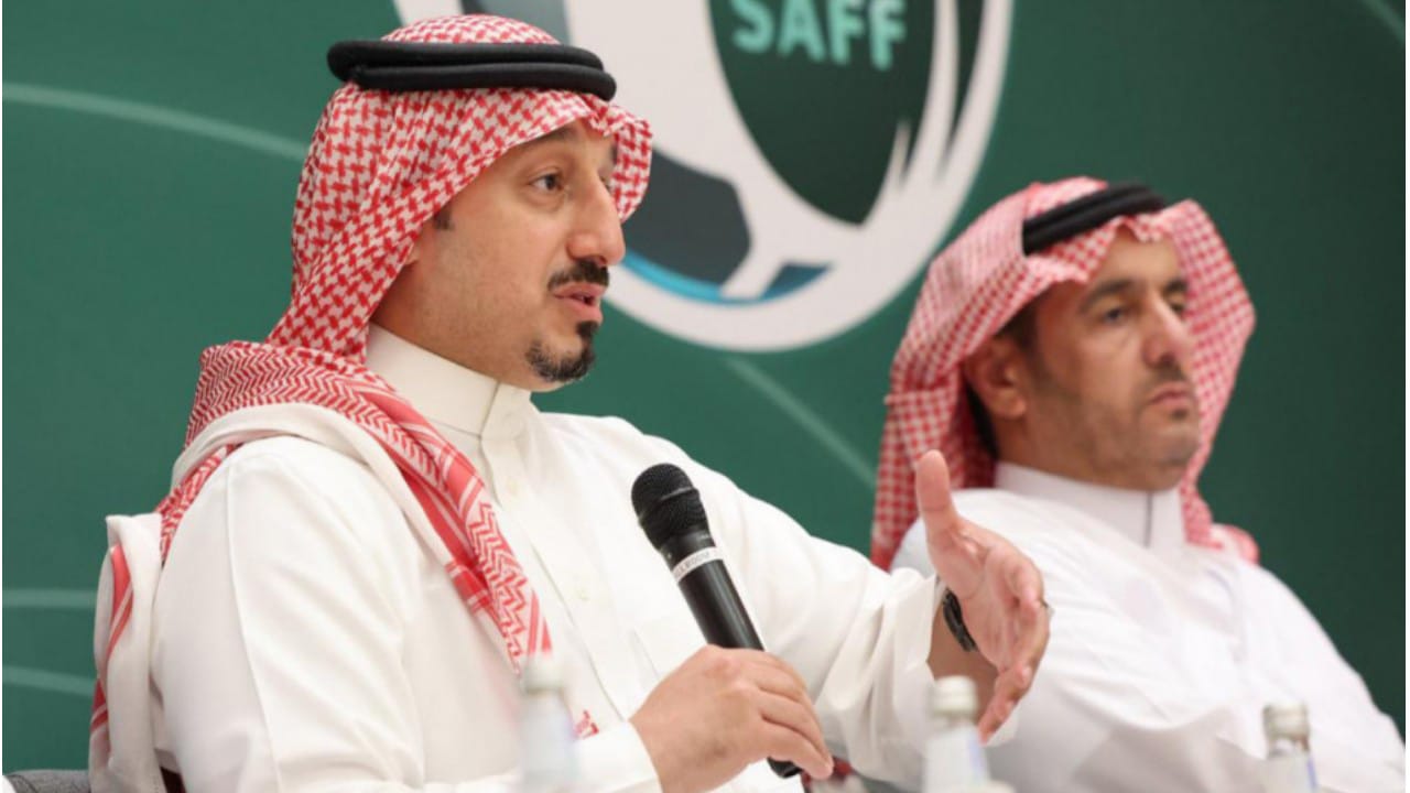 أحدث ظهور لـ سلمان الفرج بعد إصابته بالرباط الصليبي .. صورة