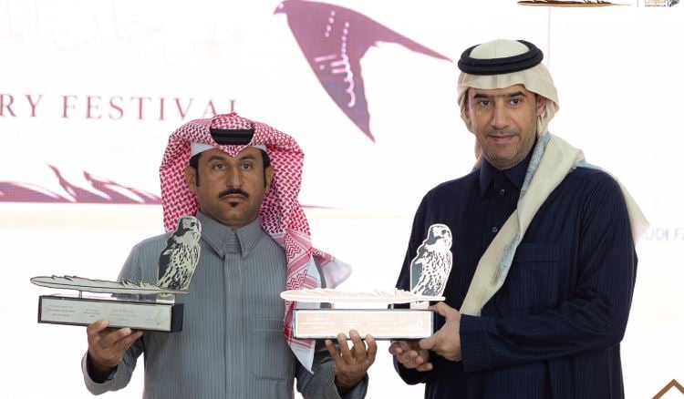 نخبة المحليين يتوّجون بـ 12 كأسًا في اليوم الـ 13 لمهرجان الملك عبدالعزيز للصقور 2024