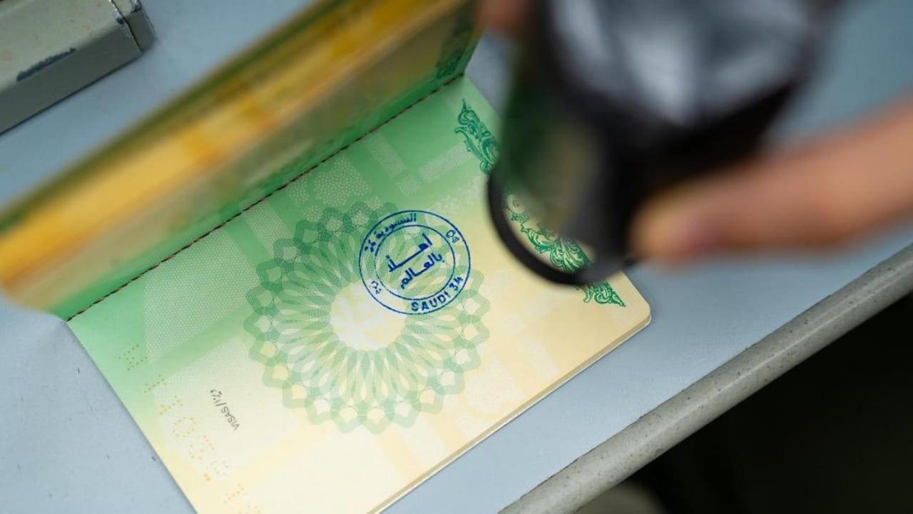 كيسيه برفقة زوجته وابنته في جو عائلي دافئ