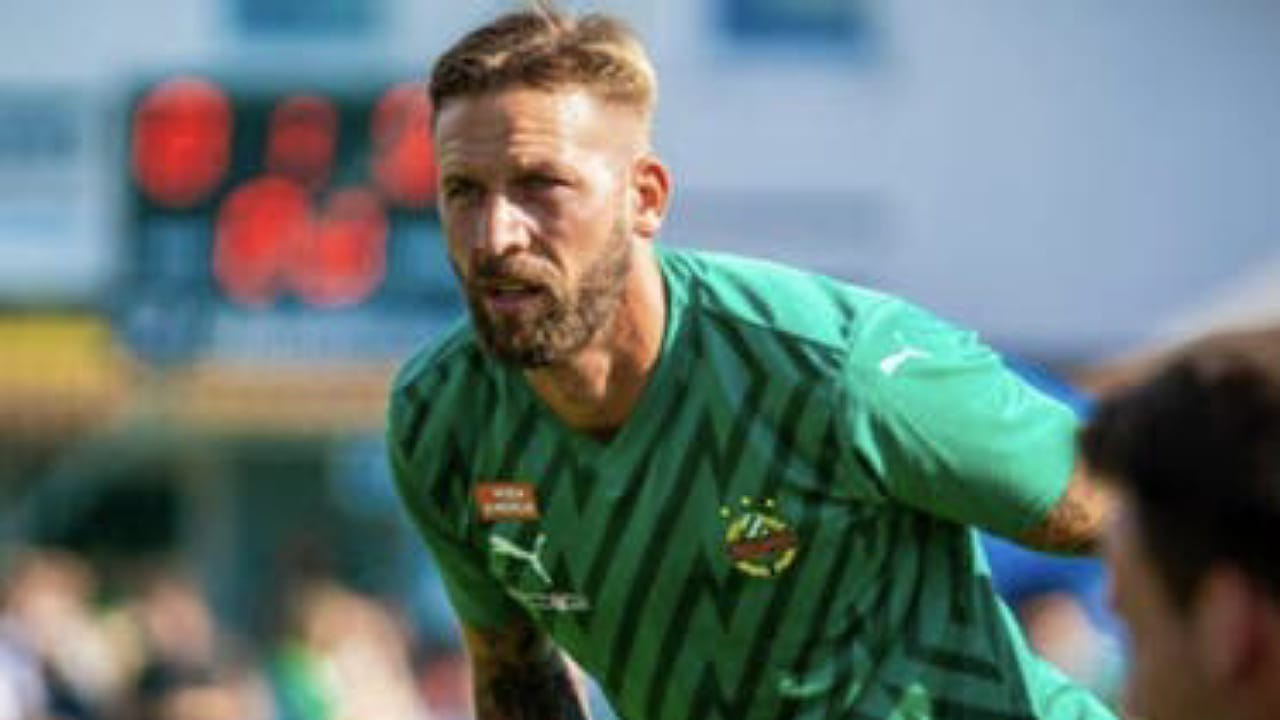 الهلال يتدرب على ملعب الفئات السنية