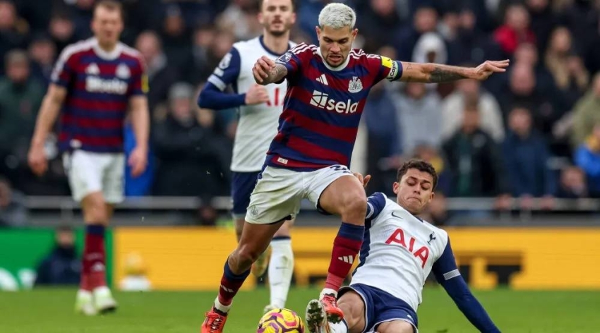 الدوري الإنجليزي: نيوكاسل يتغلّب على توتنهام والسيتي يواصل صحوته وتعثر لأرسنال