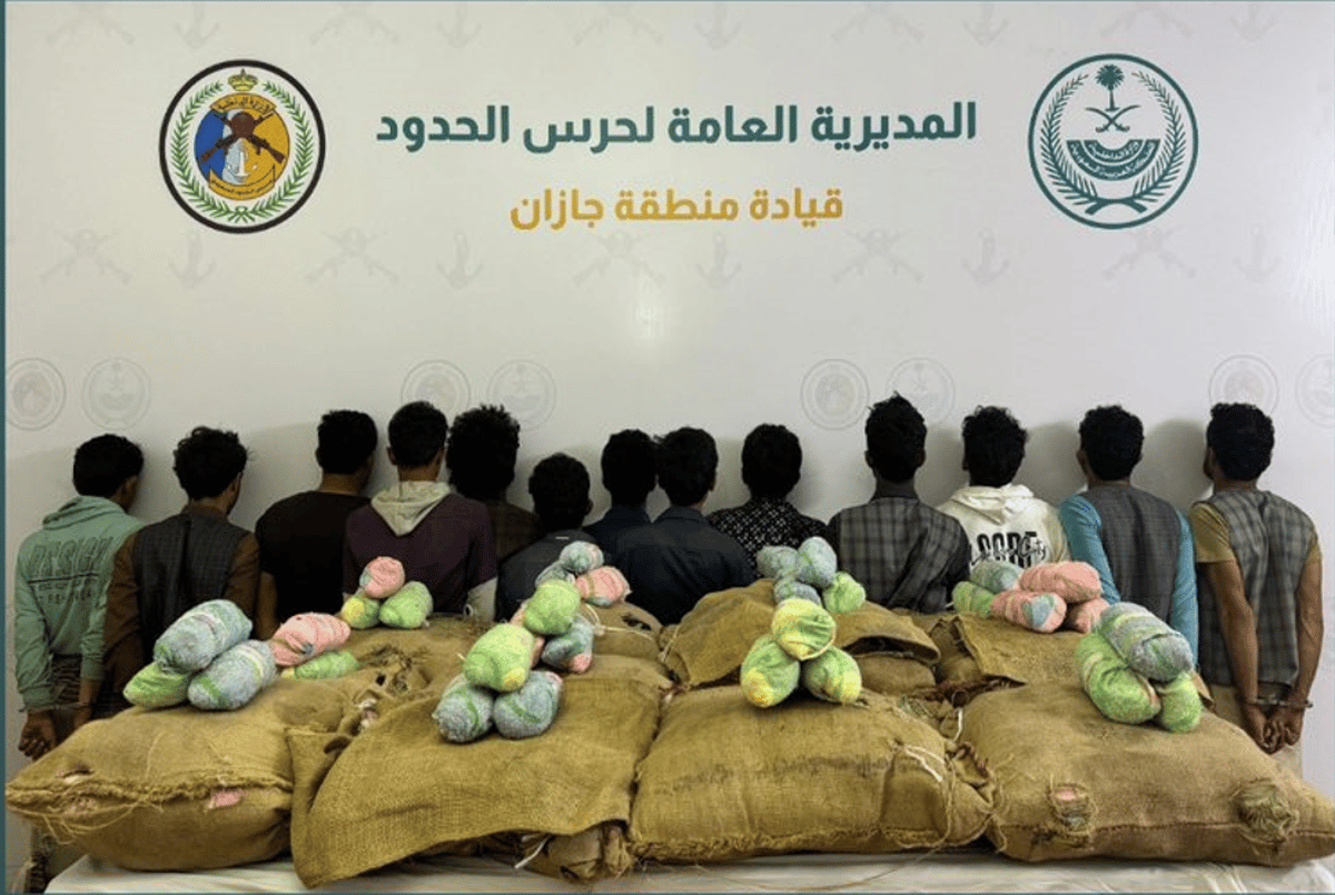 حرس الحدود بجازان يقبض على 13 مخالفًا لتهريبهم 195 كيلوجرامًا من القات