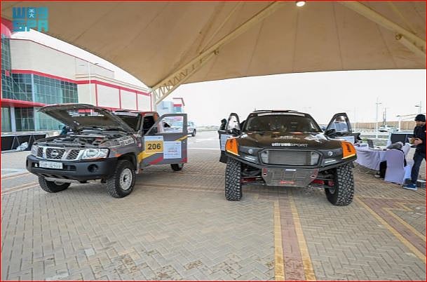 اللجنة الفنية لرالي حائل تويوتا الدولي 2025 تجري فحص المركبات المشاركة في السباق