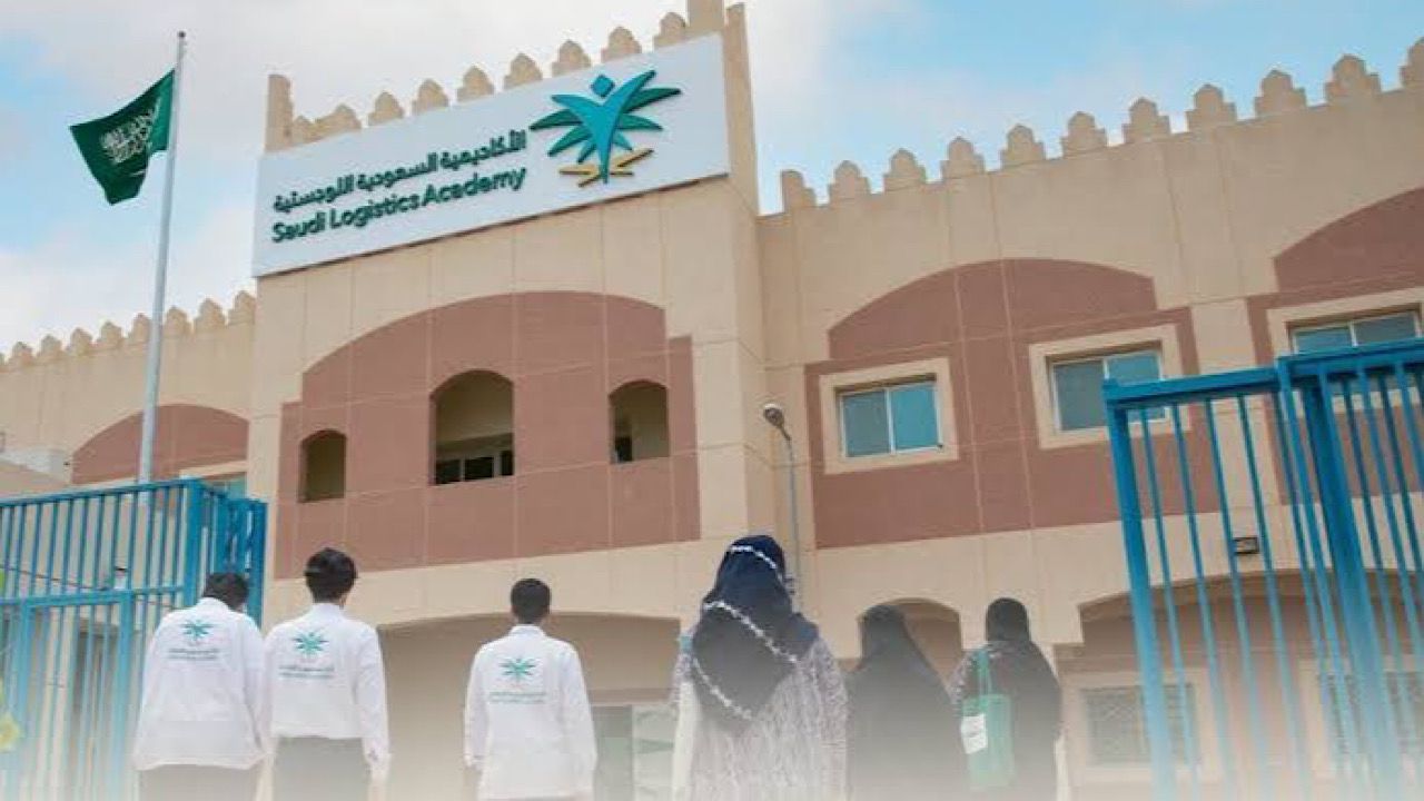 أسطورة ريال مدريد ينام في النادي بعد انفصاله عن عائلته