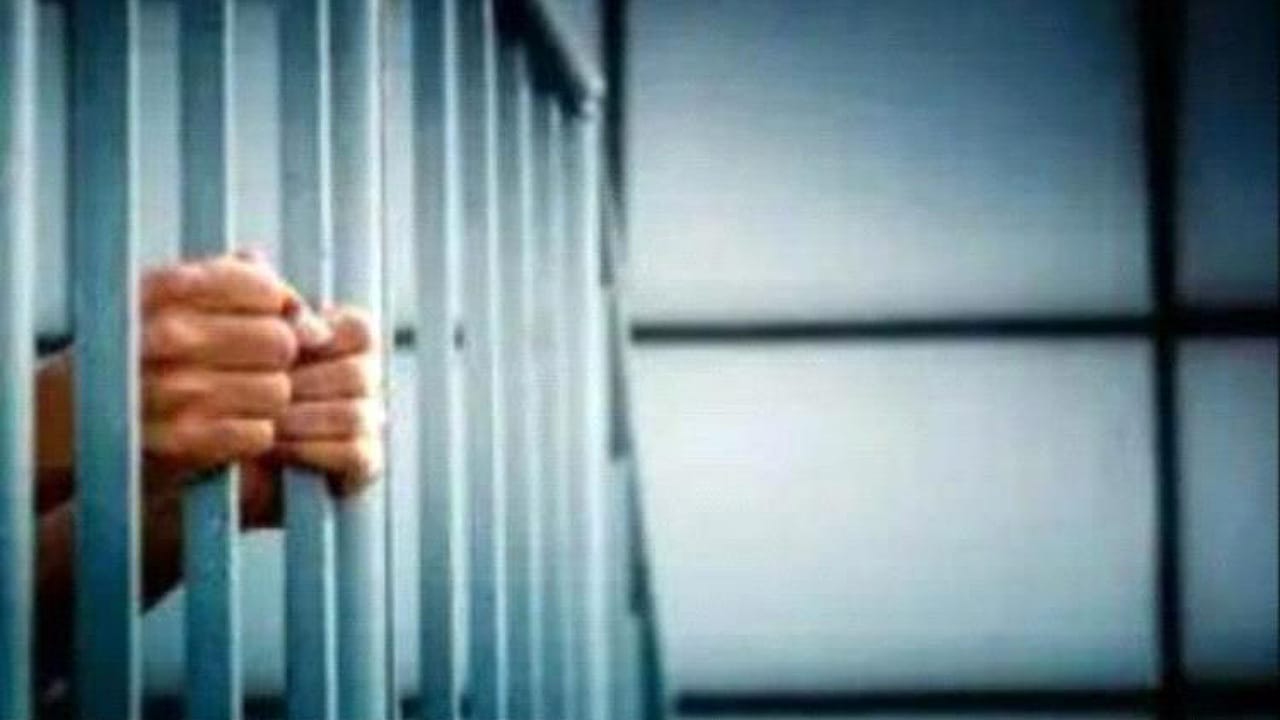 نجم ريال مدريد ينام أثناء مقابلة تليفزيونية.. فيديو