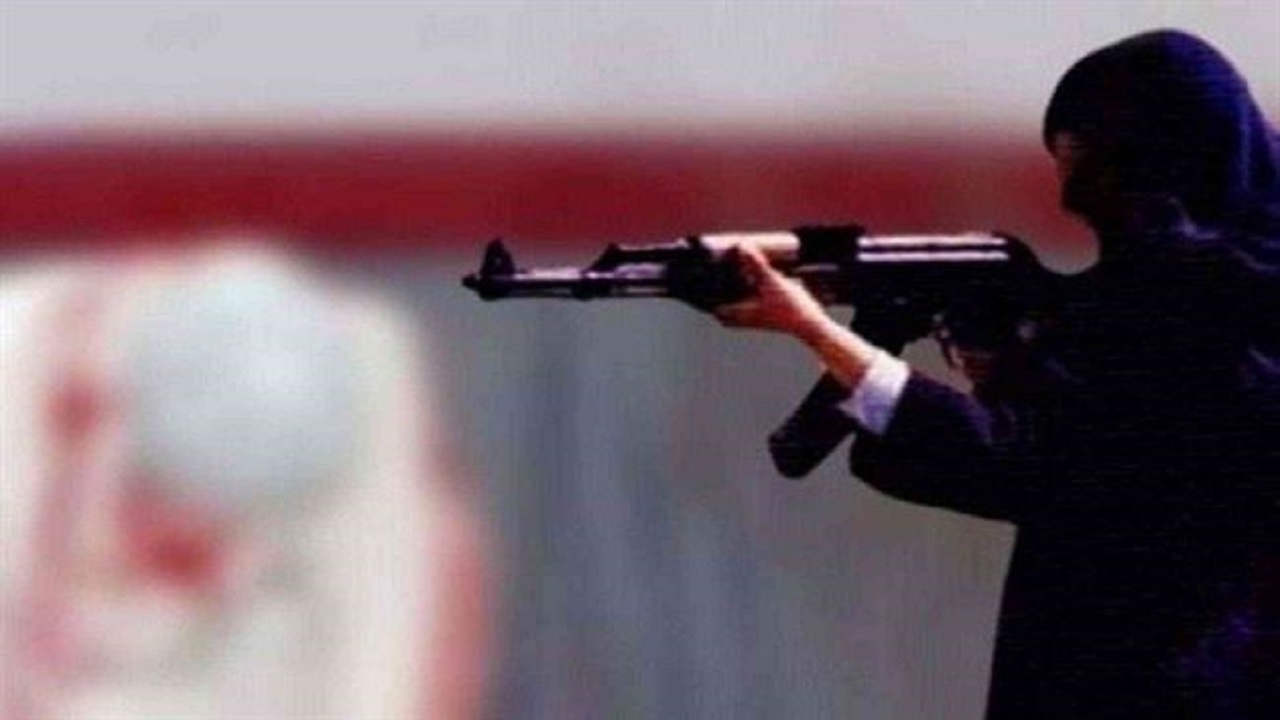 رينارد يراقب اللاعبين بمواجهة النصر والأخدود