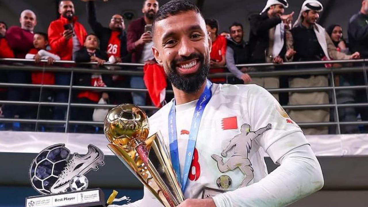 الأمير نواف بن سعد يعزي الأمير الوليد بن طلال في وفاة والدته.. فيديو