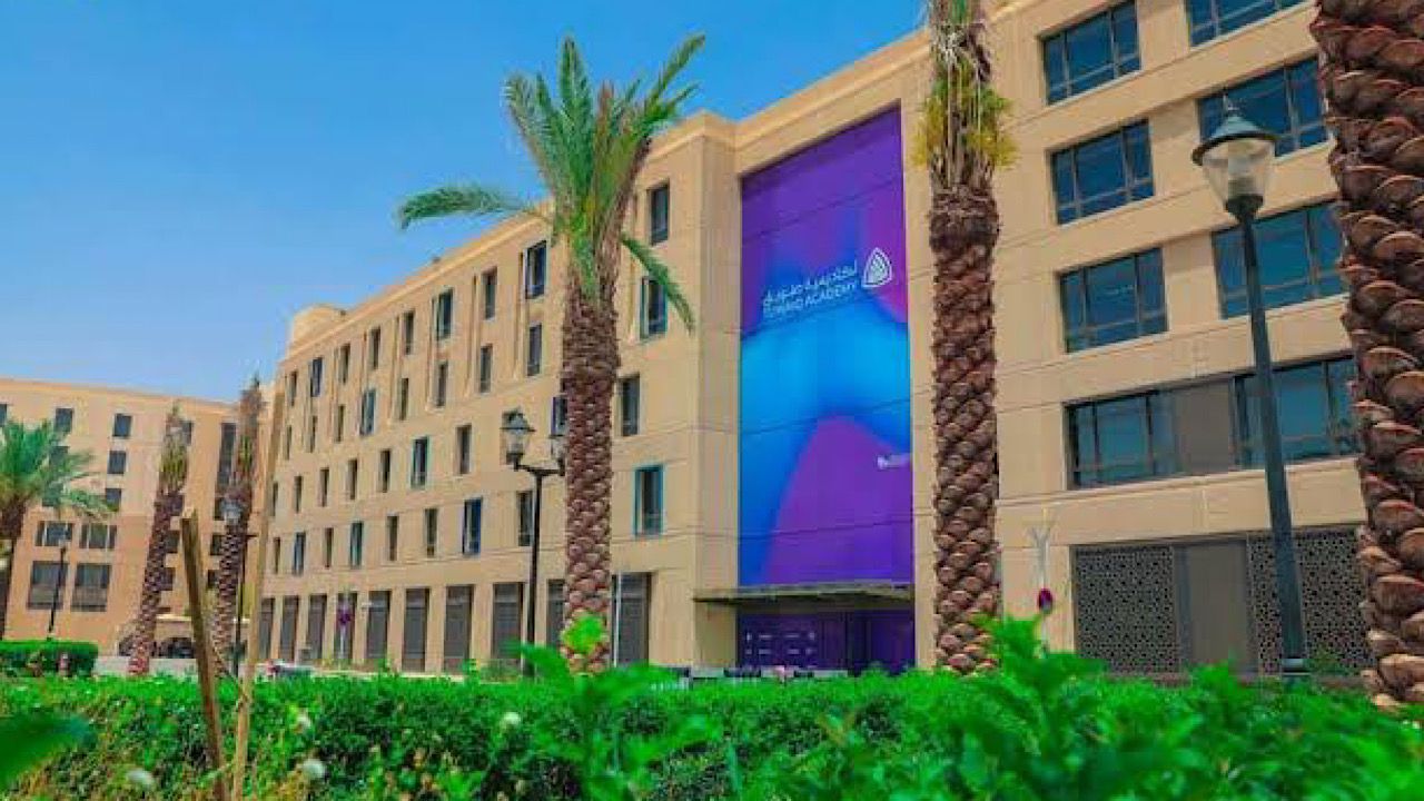 مدافع باريس سان جيرمان يغادر رسمياً