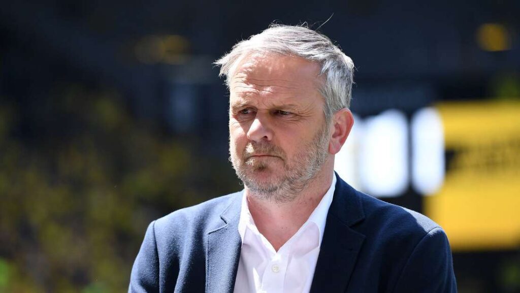 دفن أسطورة برشلونة “تشولو” سوتيل ملفوفًا بعلم النادي .. فيديو