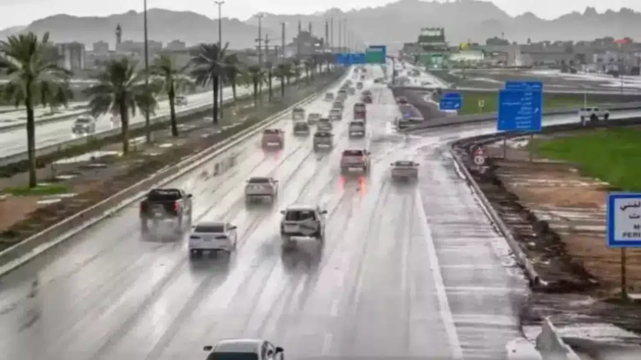 مشجع يصدم مورينيو بقبلة حارة.. فيديو