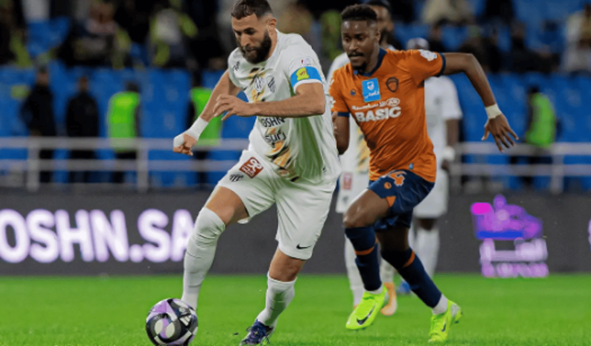 الاتحاد يفقد صدارة دوري روشن بتعادله مع الفيحاء