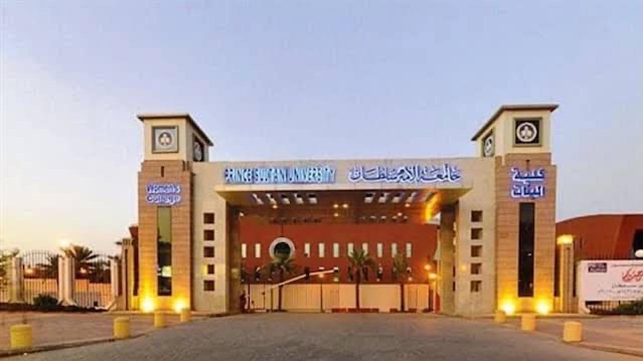 مشهد طريف لمتسابق يتخلى عن الفوز في ماراثون الرياض لأداء العرضة .. فيديو