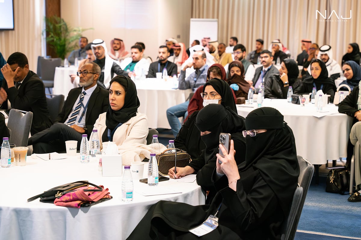 ناصر العسيري يختتم دورة الجراحات التصحيحية للوجه والفكين 2025 بنجاح كبير