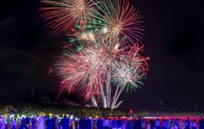 الألعاب النارية بمهرجان الزهور تضيء سماء ينبع