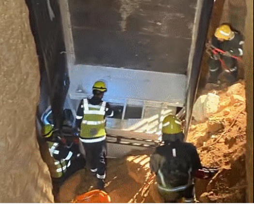 إنقاذ شخصَيْن محتجزَيْن إثر حادث مروري بالرياض