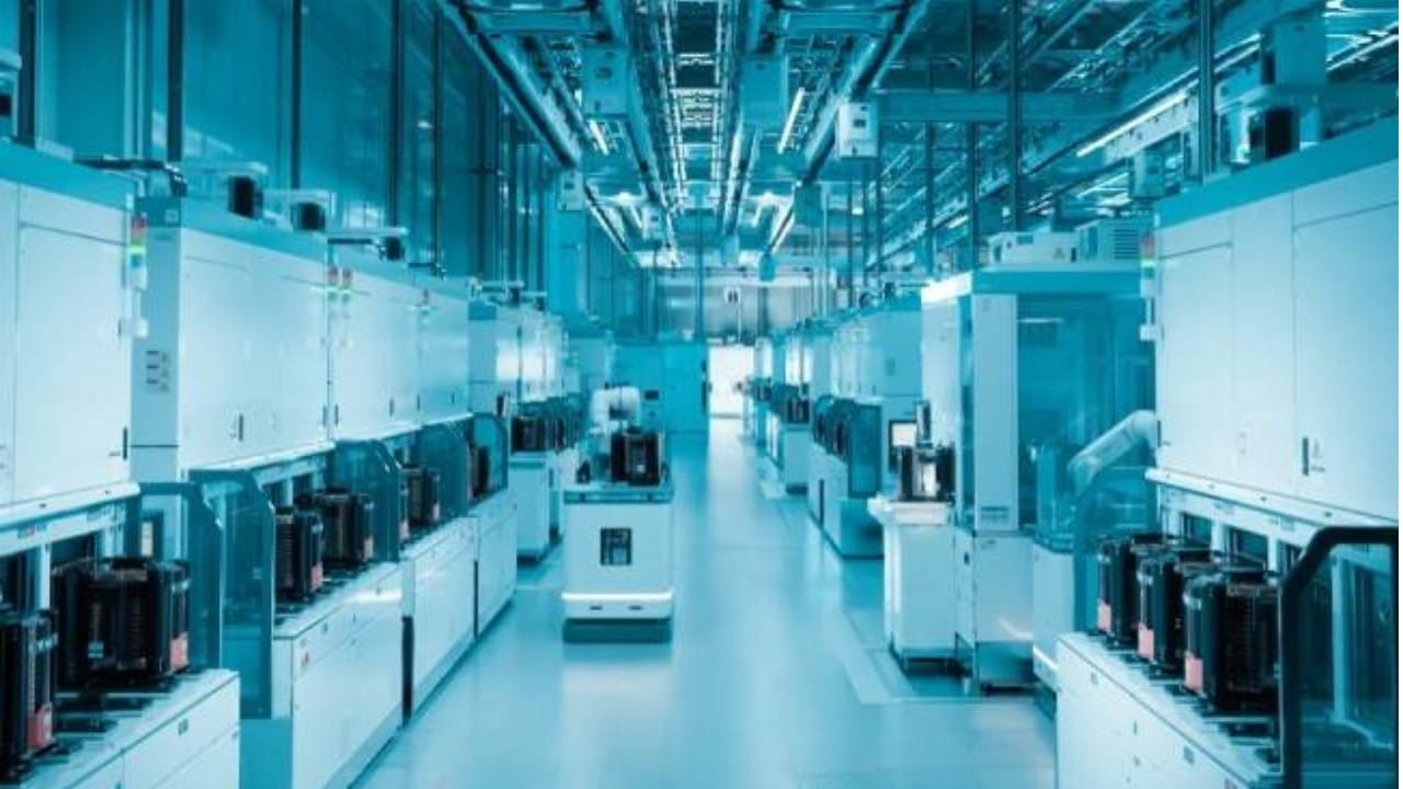 إقالة وزير الصحة البريطاني بسبب تعليقات جنسية وعنصرية